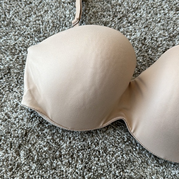 Victorias Secret, Body By Victoria Strapless Bra - Picture 2 of 7